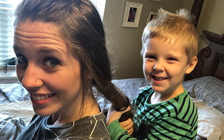 Fans Go WTF After Jill Duggar Let Her Son Israel Eat Gum He Pulled Out Of Her Hair